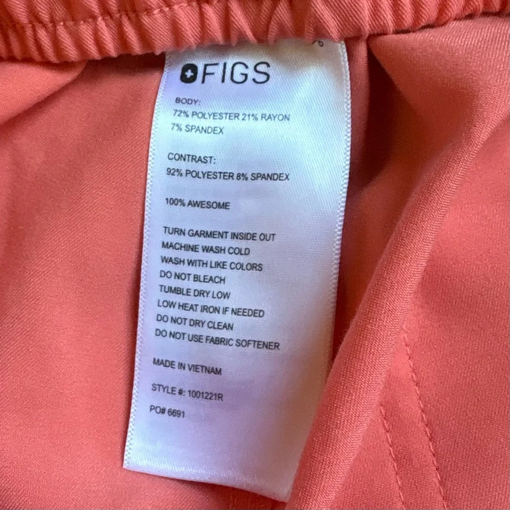 Figs Scrub Pants in Coral Size Large